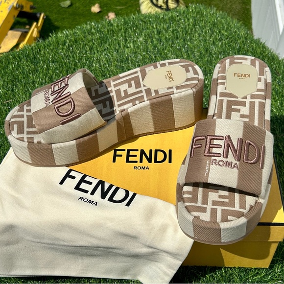 FENDI SUNSHINE EMBROIDERED LOGO PLATFORM SLIDE SANDAL NEUTRAL BEIGE SZ 38.5 NEW! - Picture 3 of 16